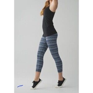 Lululemon Wunder Under Crop III Space‎ Dye Twist Sapphire Blue Multicolor Size 8